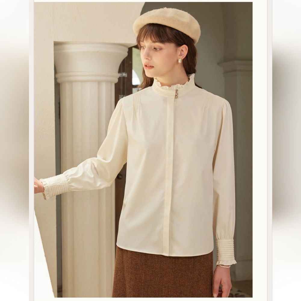 Beautiful vintage blouse by Simple Retro